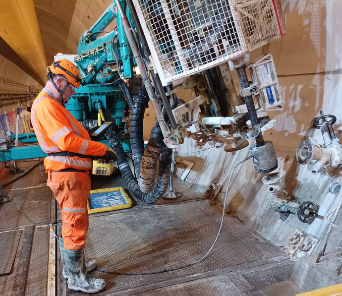 Grouting the cross passages in the Chiltern Tunnel before excavation